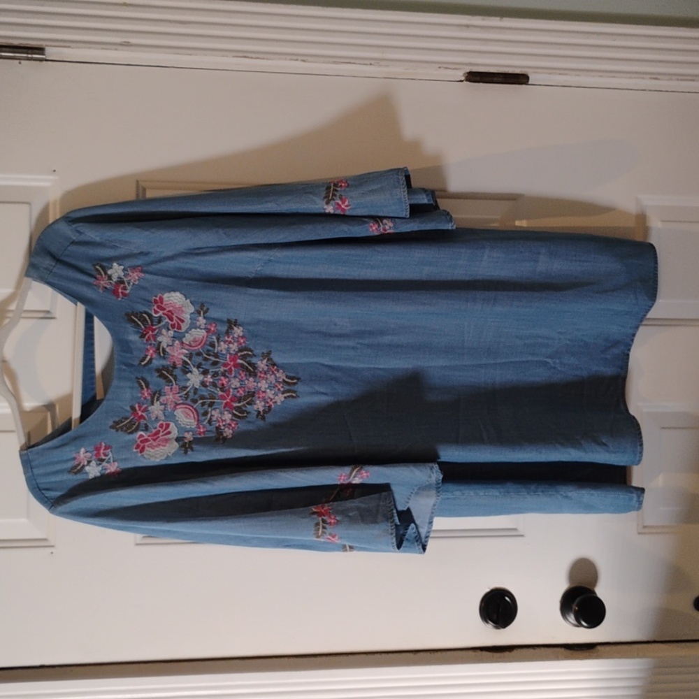 Chelsea and Theodore women's size 1X denim pink floral embroidered dress.